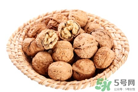 吃核桃可以喝茶嗎？吃核桃喝茶會(huì)中毒嗎？