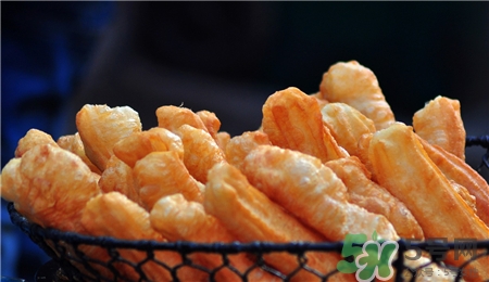 油條為什么要兩根一起炸?油條怎么做好吃又松軟 油條為什么要兩根一起炸?油條怎么做好吃又松軟