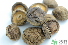 干香菇和鮮香菇的區(qū)別？干香菇和鮮香菇哪個好？