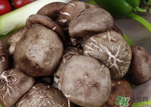 鮮香菇發(fā)黑了還能吃嗎？鮮香菇放黑了還能吃嗎？
