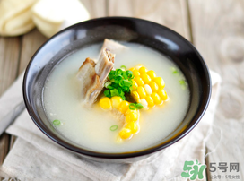 排骨湯為什么是白色的？排骨湯怎么熬成乳白色的？