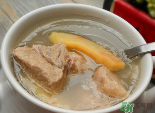 排骨湯為什么是白色的？排骨湯怎么熬成乳白色的？