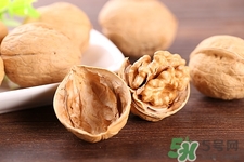 吃核桃牙齒變黑怎么辦?吃核桃牙齒變黑的原因是什么 吃核桃牙齒變黑怎么辦?吃核桃牙齒變黑的原因是什么