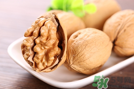 吃核桃牙齒變黑怎么辦?吃核桃牙齒變黑的原因是什么 吃核桃牙齒變黑怎么辦?吃核桃牙齒變黑的原因是什么