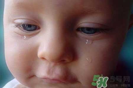 眼睛哭腫了怎么辦？眼睛哭腫了如何快速消腫？