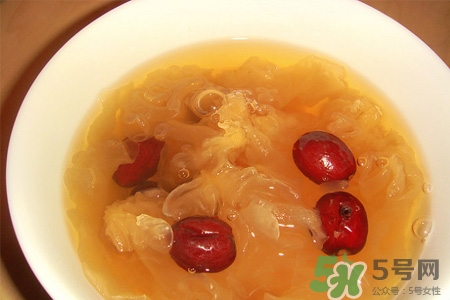銀耳紅棗湯能隔夜吃嗎？銀耳紅棗湯一天中什么時候喝最好？