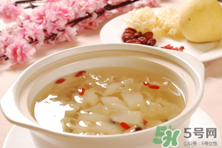 銀耳紅棗湯能隔夜吃嗎？銀耳紅棗湯一天中什么時候喝最好？