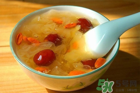 銀耳紅棗湯怎么做最正宗好吃？銀耳紅棗湯怎么做補(bǔ)血養(yǎng)顏？