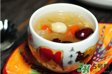早上空腹喝銀耳紅棗湯好嗎？早上喝銀耳紅棗湯有什么好處？