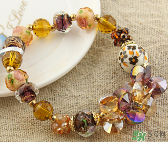 潘多拉手鏈?zhǔn)鞘裁床馁|(zhì)？潘多拉手鏈?zhǔn)倾y的嗎？