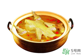 燉老鴨湯放什么材料？燉老鴨湯放什么最好？