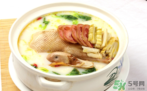 燉老鴨湯放什么材料？燉老鴨湯放什么最好？