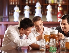 帶牙套能喝酒嗎？帶牙套可不可以喝酒？