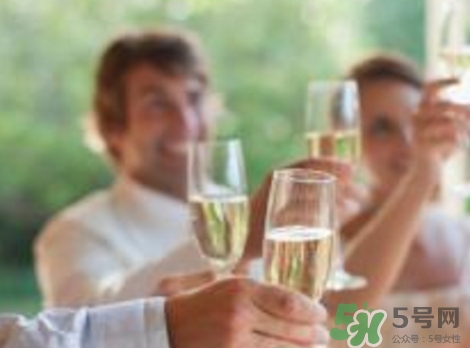 帶牙套能喝酒嗎？帶牙套可不可以喝酒？