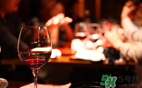 帶牙套能喝酒嗎？帶牙套可不可以喝酒？