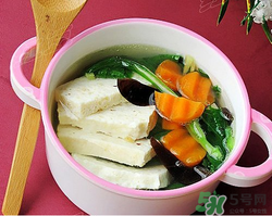 雞肉能和胡蘿卜一起吃嗎？雞肉和蘿卜可以一起吃嗎？