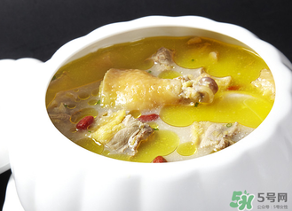 雞湯可以隔夜喝嗎？隔夜的雞湯還能喝嗎？