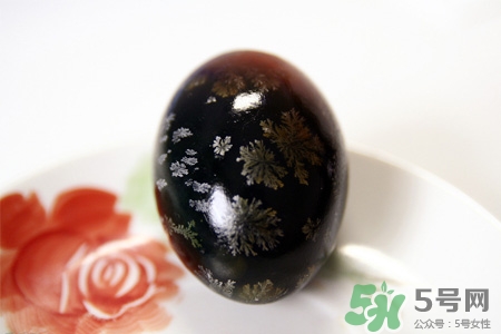 松花蛋的營養(yǎng)價值,松花蛋的功效與作用 松花蛋的營養(yǎng)價值,松花蛋的功效與作用