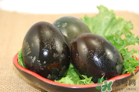 松花蛋的營養(yǎng)價值,松花蛋的功效與作用 松花蛋的營養(yǎng)價值,松花蛋的功效與作用