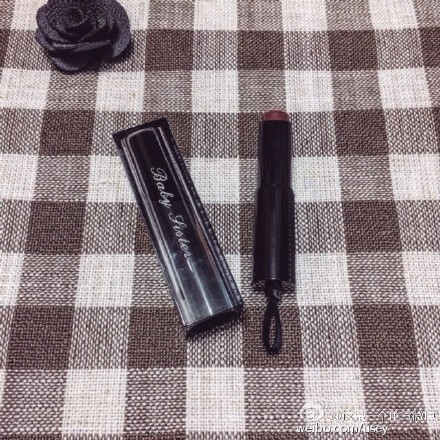 紀(jì)梵希刻字口紅多少錢？紀(jì)梵希口紅怎么刻字？