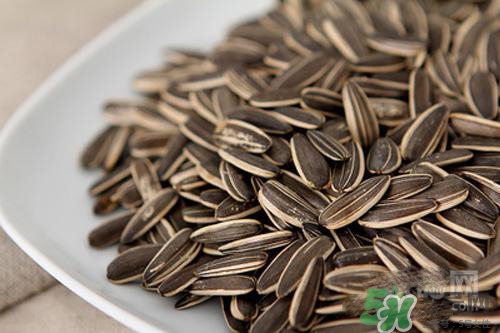 南瓜子和葵花籽哪個(gè)好？南瓜子和葵花籽區(qū)別？