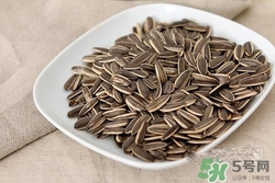 南瓜子和葵花籽哪個(gè)好？南瓜子和葵花籽區(qū)別？