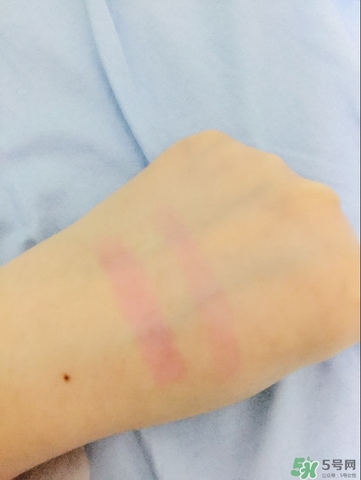 娥佩蘭美容液潤唇膏怎么用? 娥佩蘭美容液潤唇膏怎么用?