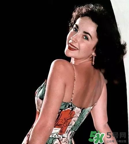 楓葉紅口紅適合什么膚色？楓葉紅口紅適合黃皮嗎？