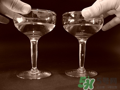 喝白酒前吃什么不容易醉?喝白酒前吃什么好 喝白酒前吃什么不容易醉?喝白酒前吃什么好