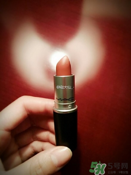 吃土色口紅是豆沙色么？吃土色和豆沙色的區(qū)別