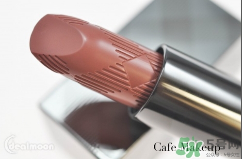 吃土色口紅適合學(xué)生嗎？吃土色口紅顯老嗎？