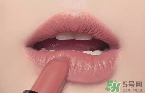 吃土色口紅適合什么膚色？吃土色口紅妝容