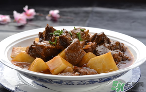 煮牛肉什么時(shí)候放鹽？燉牛肉什么時(shí)候放鹽好？