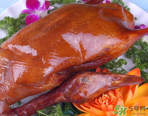 烤鴨和不能什么一起吃？烤鴨不能和什么一起吃？