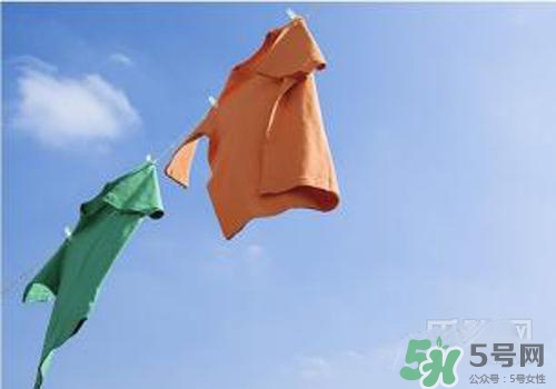 樟腦丸對(duì)嬰兒有害嗎？樟腦丸對(duì)寶寶有什么危害？