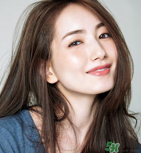 磚紅色口紅配什么妝容？磚紅色口紅適合什么妝？