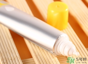 樂敦cc精華怎么用?樂敦cc精華怎么樣