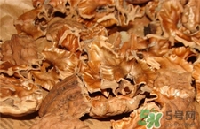 核桃殼可以泡水喝嗎?核桃殼泡水喝有什么好處? 核桃殼可以泡水喝嗎?核桃殼泡水喝有什么好處?