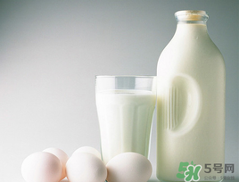 喝鮮羊奶的好處和壞處 鮮羊奶的功效與作用 喝鮮羊奶的好處和壞處 鮮羊奶的功效與作用