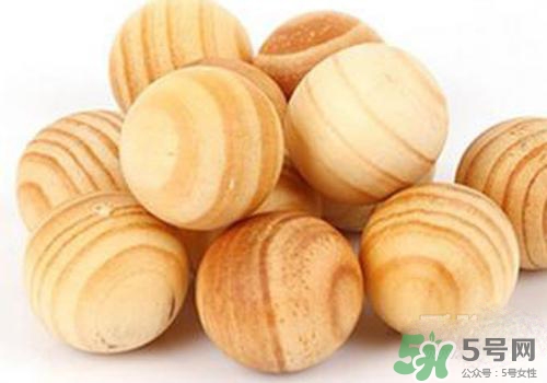 樟腦丸可以放床上嗎？樟腦丸放床上要放幾顆？