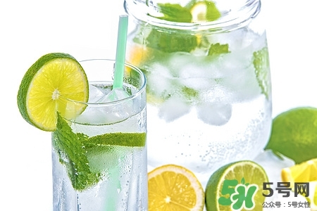 檸檬皮可以擦臉嗎?檸檬皮擦臉有什么用 檸檬皮可以擦臉嗎?檸檬皮擦臉有什么用