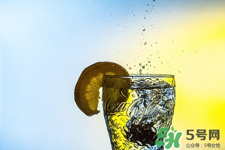 檸檬皮可以擦臉嗎?檸檬皮擦臉有什么用 檸檬皮可以擦臉嗎?檸檬皮擦臉有什么用