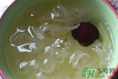 ?銀耳湯經(jīng)常喝有什么好處？經(jīng)常喝銀耳湯有副作用嗎？