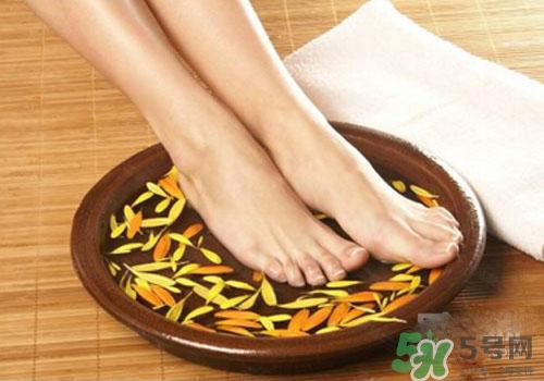 熱水泡腳可以補血嗎？熱水怎么泡腳可以補血？