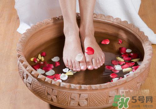 熱水泡腳可以補血嗎？熱水怎么泡腳可以補血？