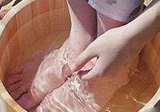 熱水泡腳可以補血嗎？熱水怎么泡腳可以補血？