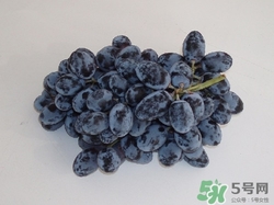 吃黑提子有什么好處?黑提子的功效與作用 吃黑提子有什么好處?黑提子的功效與作用