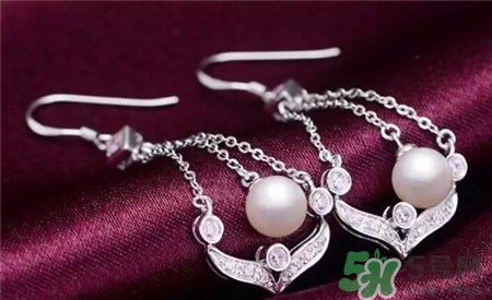 打耳洞后幾天換耳釘?耳釘戴不進去怎么辦? 打耳洞后幾天換耳釘?耳釘戴不進去怎么辦?