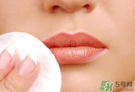 涂口紅嘴唇起皮怎么辦？涂口紅嘴唇起皮小妙招