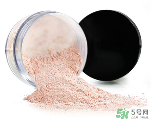 冬天化妝要用散粉嗎？冬天化妝需要定妝粉嗎？